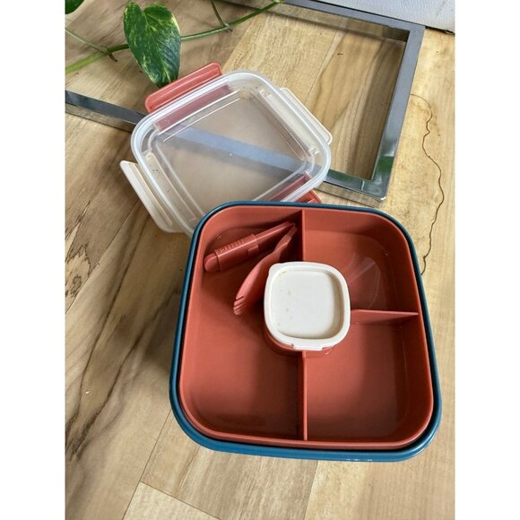 3-Piece Bento Lunch Box with Dividers and Sauce Container - Picture 4 of 6